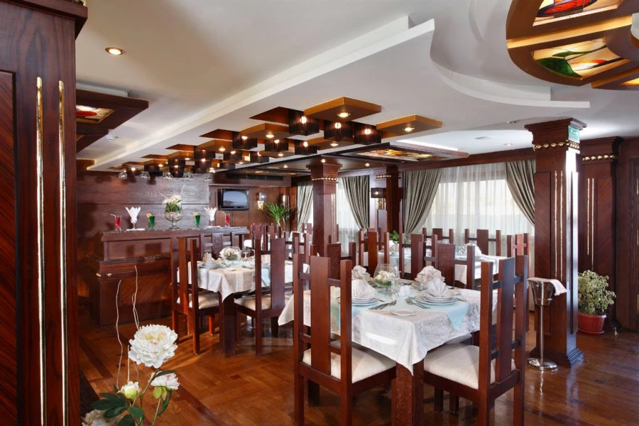 Merit Dahabiya cruise dining room